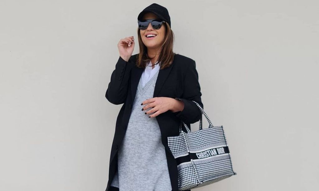 Blazer' y zapatillas blancas: el look cómodo de Paula Echevarría para  celebrar San Isidro - Foto