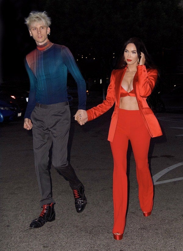 Megan Fox elige un traje rojo en su cumpleaños y hay una razón