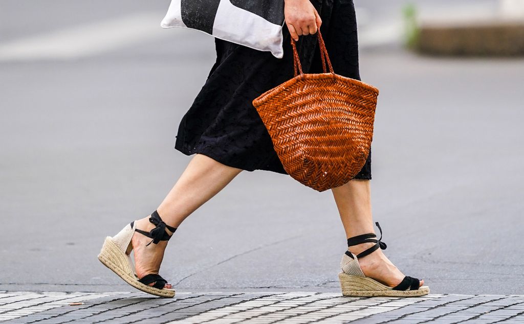 Sabemos cómo atar bien las alpargatas para que no se te deshaga la lazada -  Foto