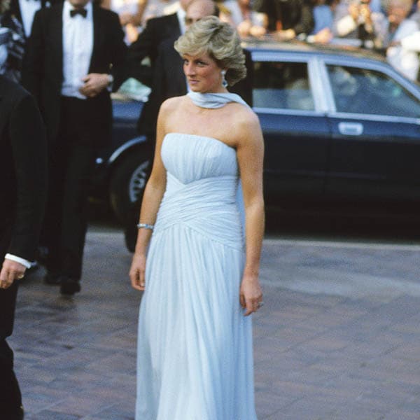 La historia del vestido con el que la princesa Diana triunfó en Cannes hace 34 años