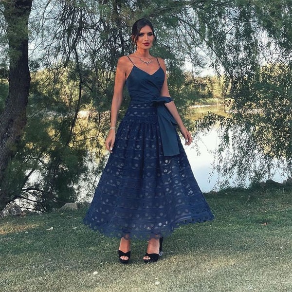 Sara Carbonero se va de boda con un vestido de invitada muy especial