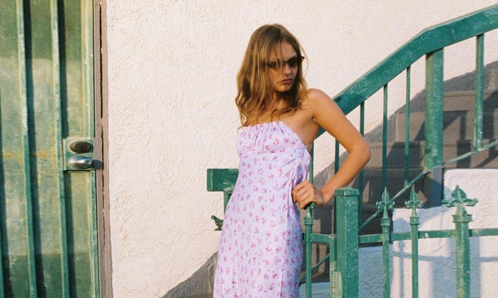 Zara reedita el vestido lila viral que llevaron Sara Carbonero y Tamara  Falcó