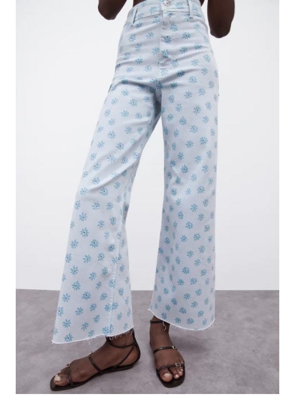 Vaqueros con flores: la tendencia de las francesas que ha llegado a Zara