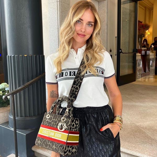 ¿Qué significa el bolso con la bandera española que Chiara Ferragni tiene como nuevo favorito?