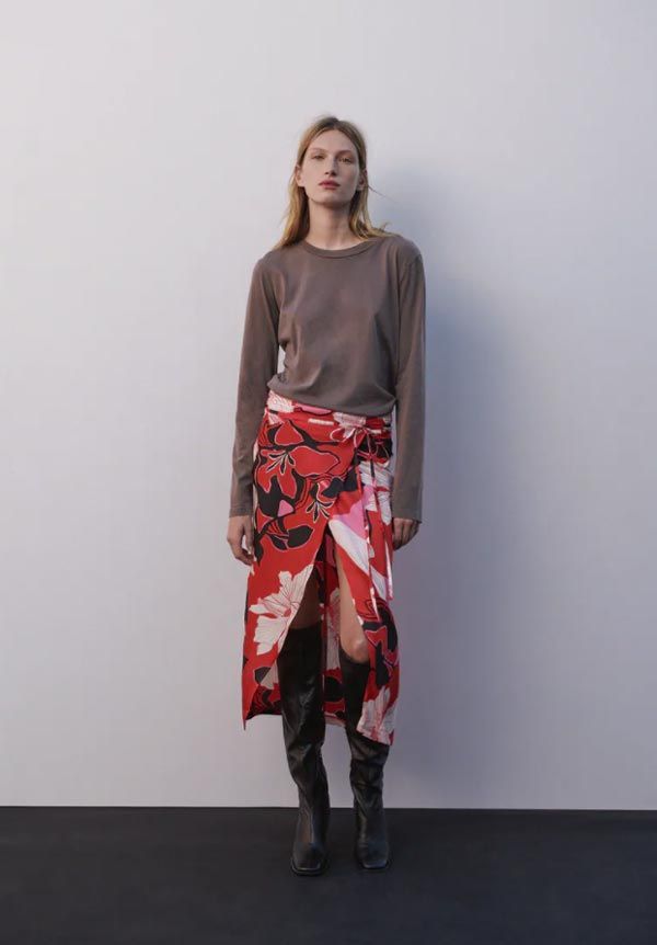 Cómo combinar la falda pareo en otoño según Zara