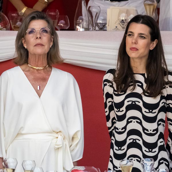 Carlota Casiraghi y Carolina de Mónaco, unidas por el look que funciona a cualquier edad