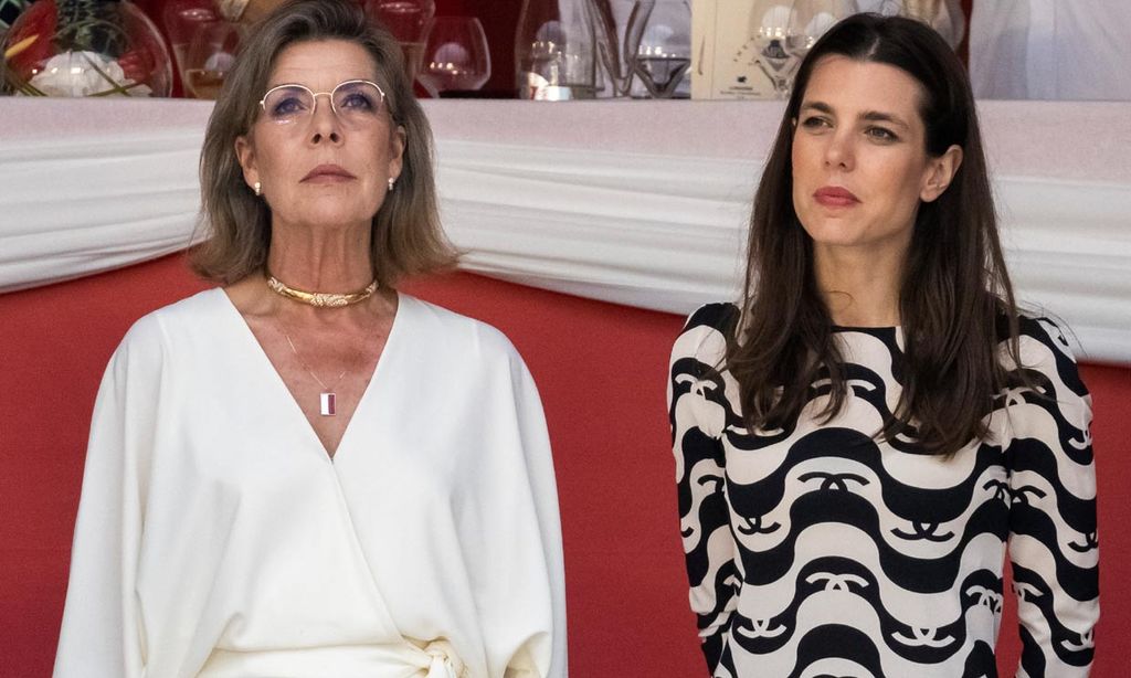 Carlota Casiraghi y Carolina de Mónaco, unidas por el look que funciona a cualquier edad