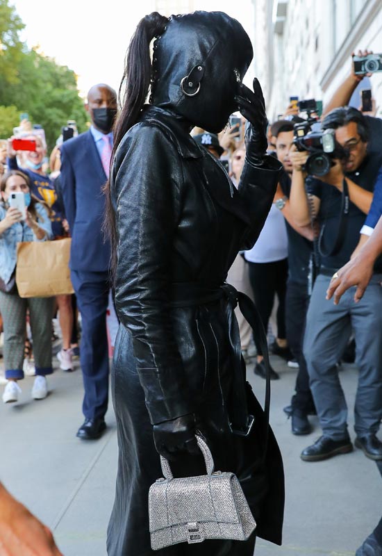 Kim Kardashian con look de cuero