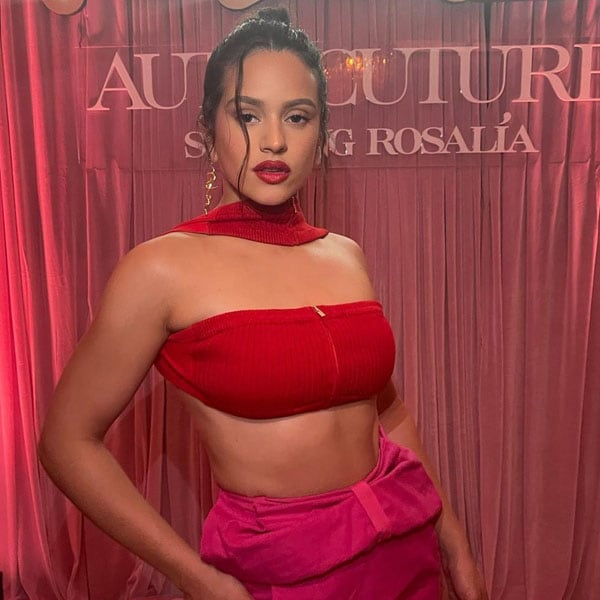 Rosalía se atreve con el top de alto impacto que adoran en el 'Street Style'