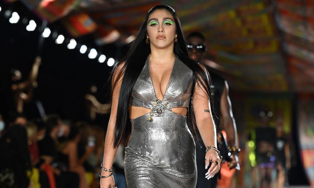 Lourdes Leon en el desfile de Versace para su colección Primavera-verano 2022