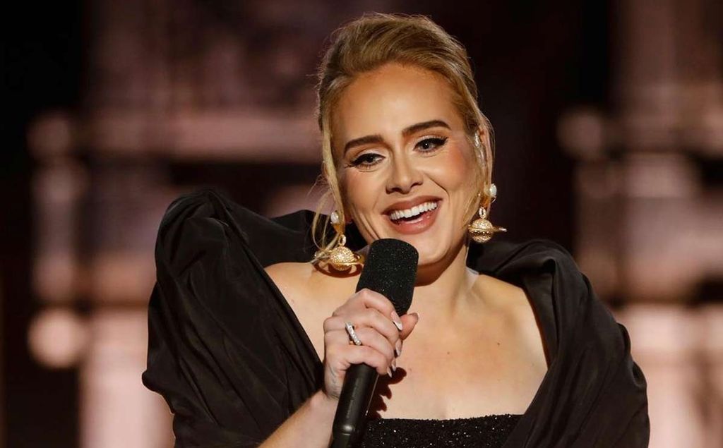 El espectacular vestido hecho a mano de Adele conecta a la cantante con Paris Hilton