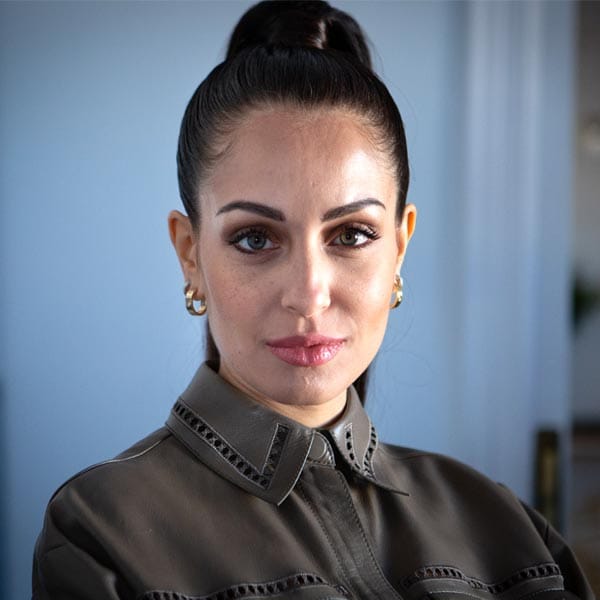 Hiba Abouk marca tripita con su versión del look más viral de Kim Kardashian y Rosalía