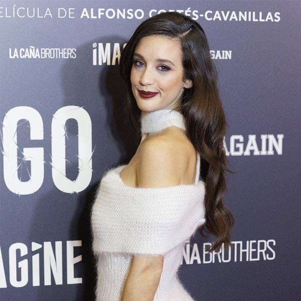 El vestido de punto de María Pedraza que sí es un look de invitada perfecta