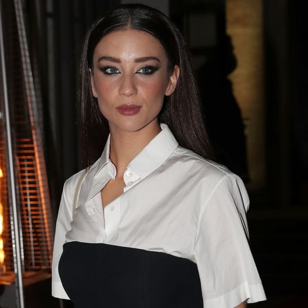 El look parisino de María Pedraza: camisa blanca, corsé y falda de tul
