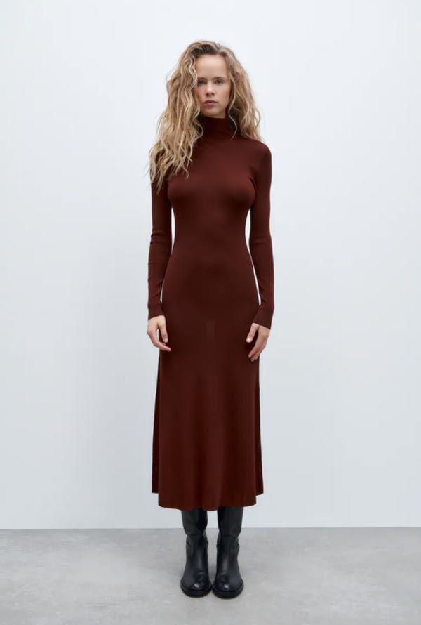 Sara Carbonero estrena el vestido de punto más elegante de Zara