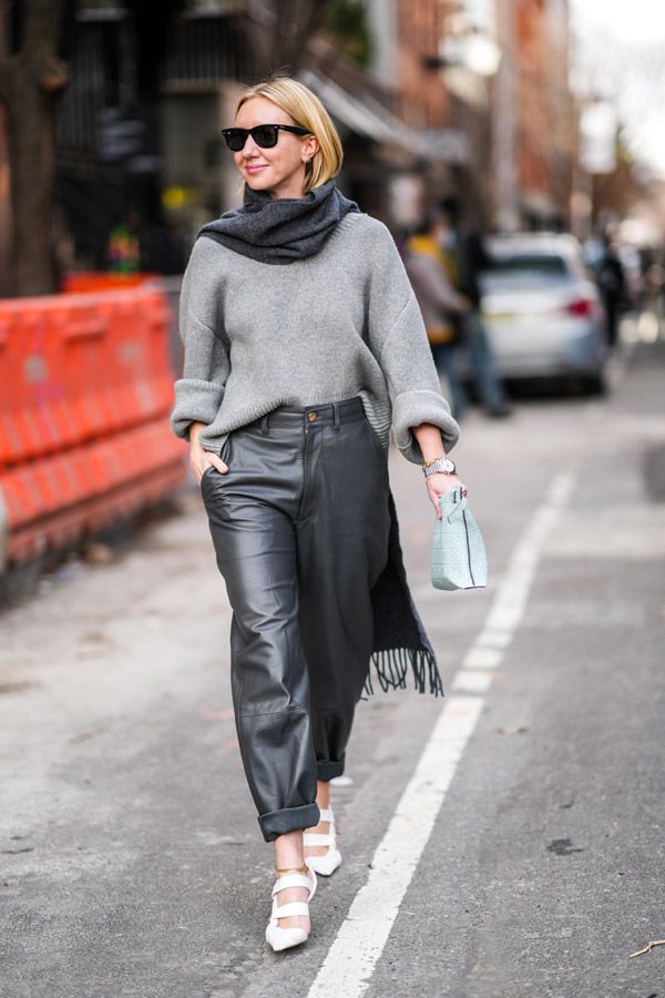 Desde Nueva York, las ideas más elegantes para llevar el pantalón 'efecto  cuero' hasta primavera - Foto