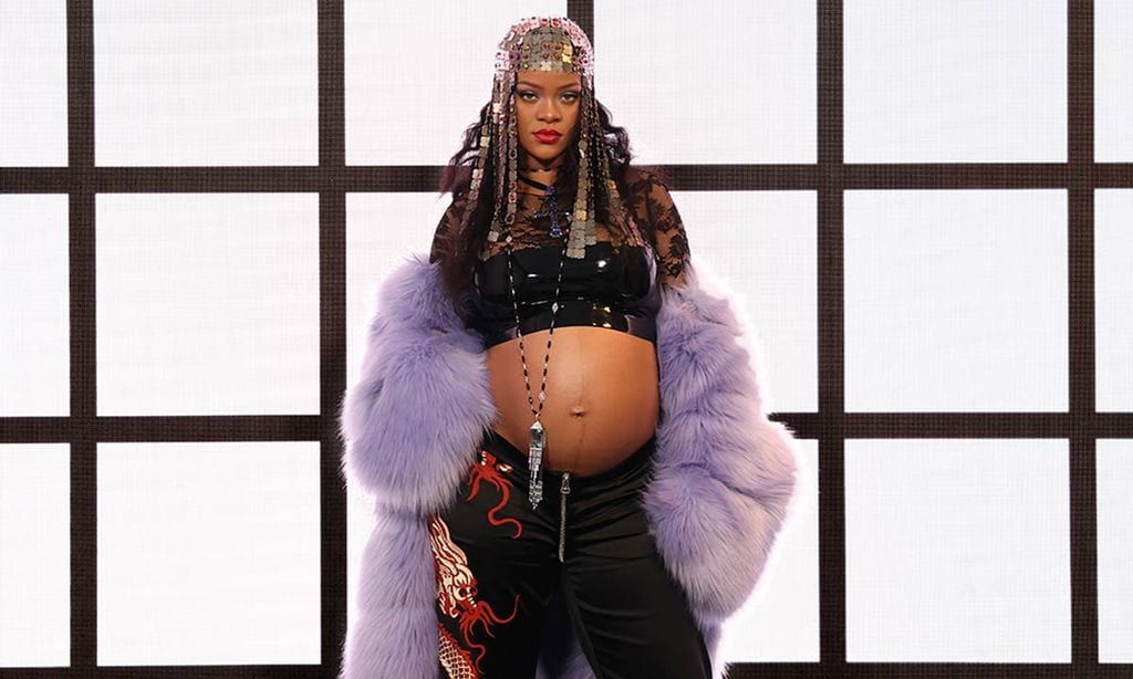 Rihanna presume de embarazo con su maratón de looks en Milán