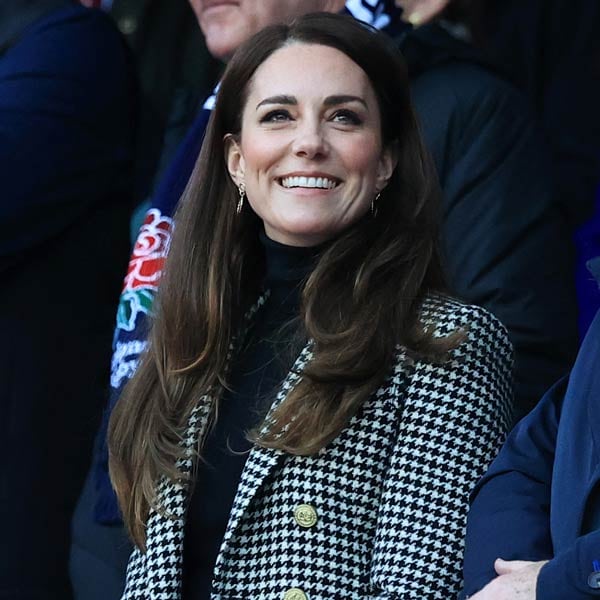 Kate Middleton, impecable con el abrigo 'pata de gallo' que más rejuvenece