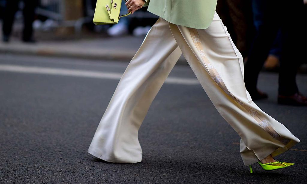 Tan versátil como un vaquero clásico pero mucho más atrevido: todo sobre el pantalón paracaidista