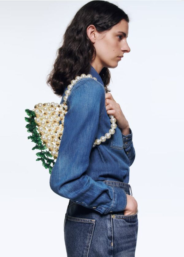 De Zara a Chanel, el bolso de perlas que combina con todos los looks de  invitada