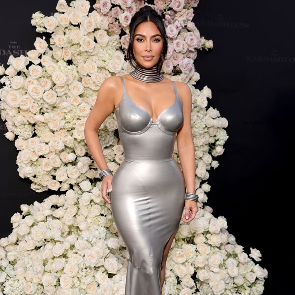 Kim Kardashian presenta su nuevo 'reality' con vestizado y acompañada de Pete Davidson