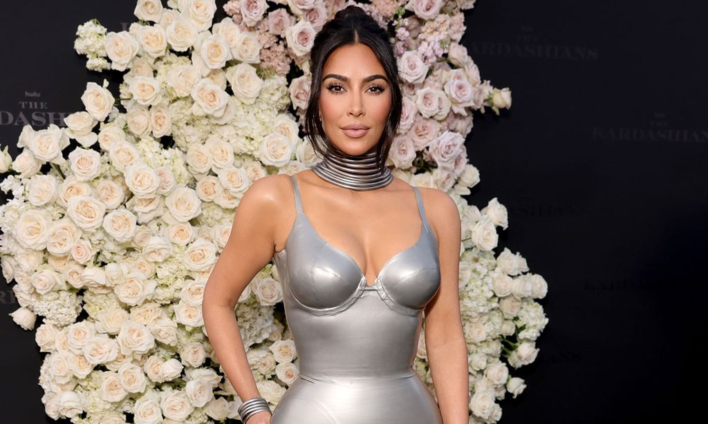 Kim Kardashian presenta su nuevo 'reality' con vestizado y acompañada de Pete Davidson