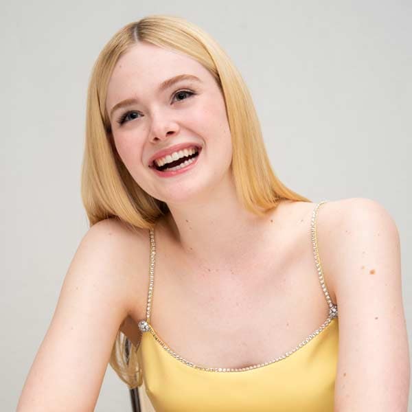 La tarta de cumpleaños de dos pisos de Elle Fanning ha desvelado quién es su icono