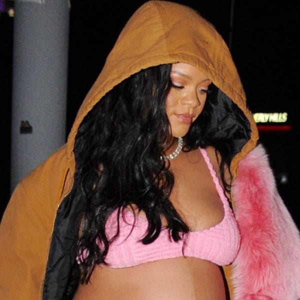 Rihanna vuelve a romper con los códigos del estilo premamá en la recta final del embarazo