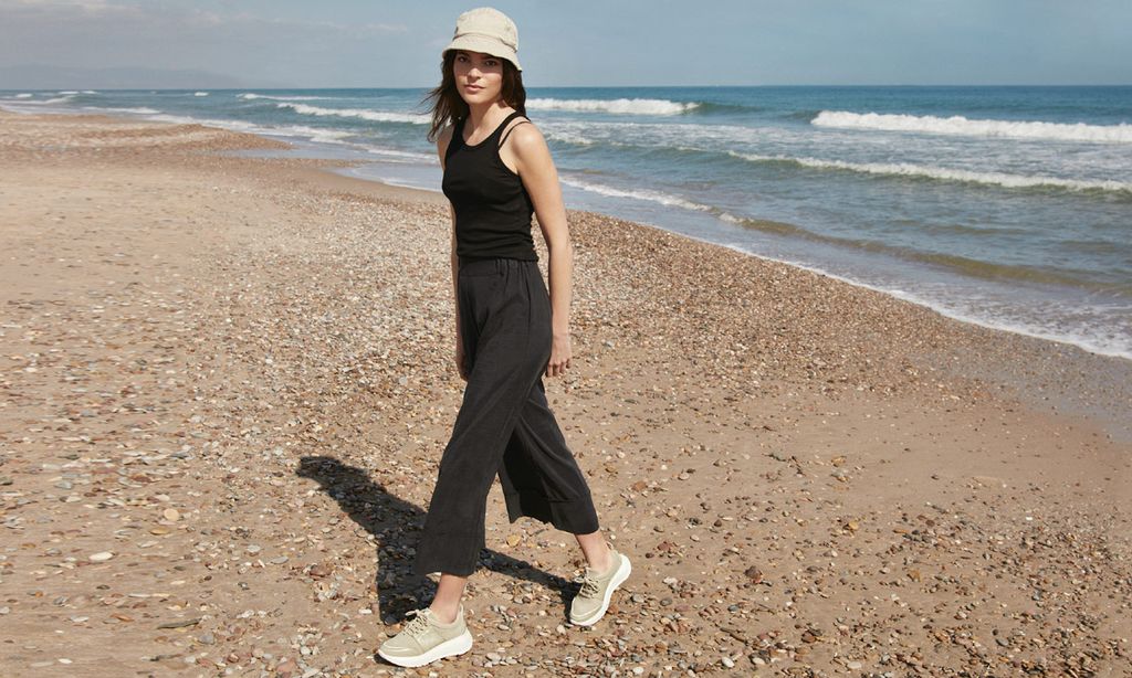 De las zapatillas con materiales reciclados a las alpargatas artesanales:  el calzado que triunfa es sostenible - Foto