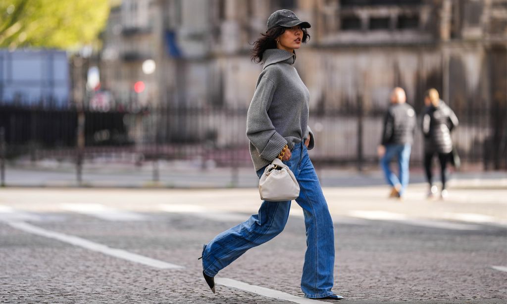 Buscas unos vaqueros diferentes para tus camisetas básicas? Atrévete con la  tendencia 'patchwork' - Foto