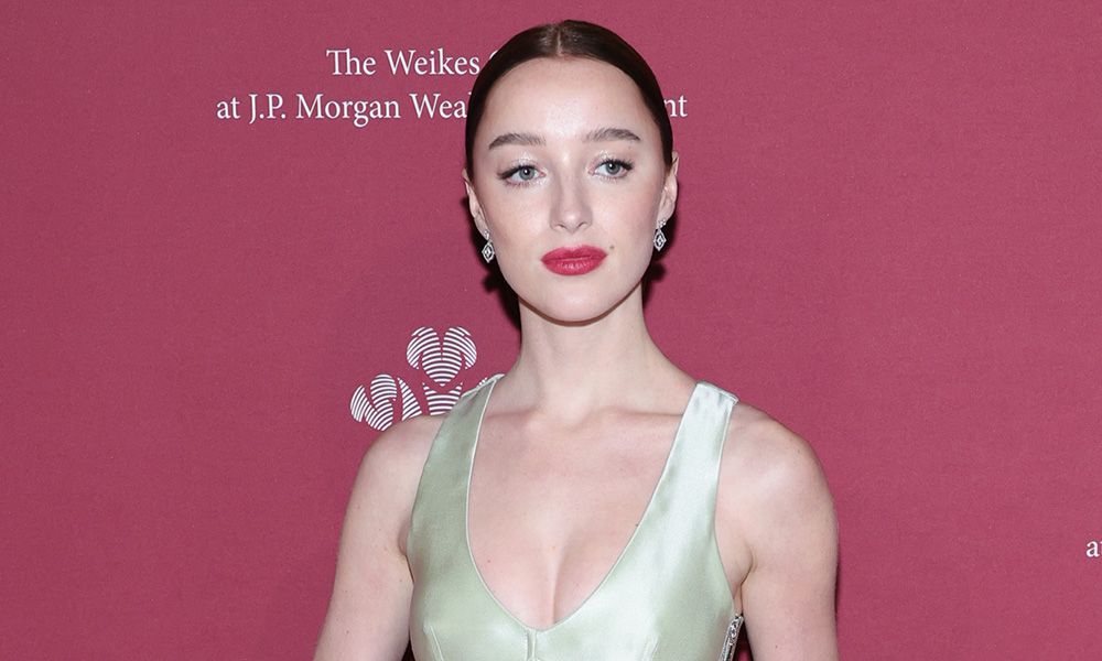 Phoebe Dynevor triunfa en la alfombra roja con el color más inesperado de la temporada