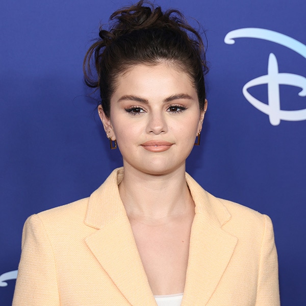 Selena Gomez reafirma la vuelta del estilo 'preppy' con su último look español