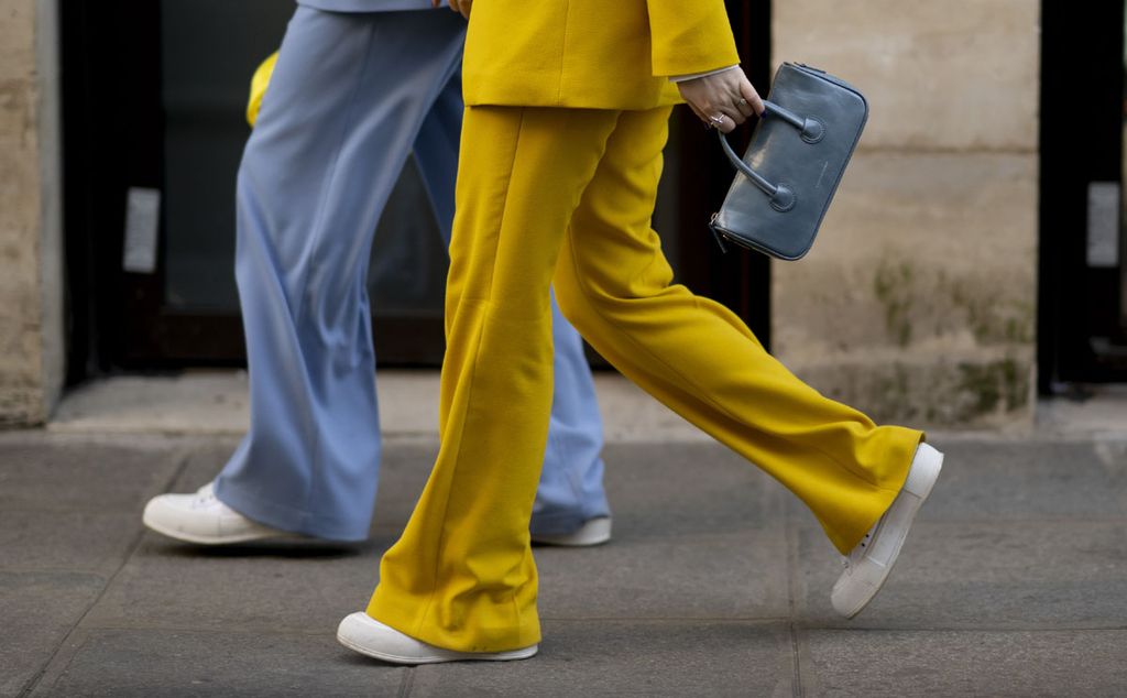 Clásicas, de plataforma, sostenibles Ocho zapatillas blancas que podrás  llevar también en verano - Foto