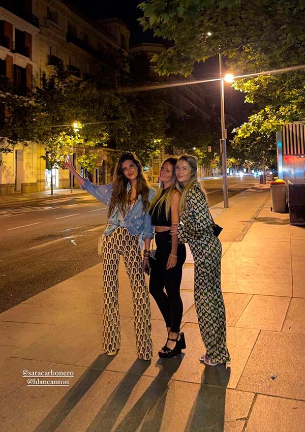 Sara Carbonero se apunta a la tendencia setentera con estos pantalones  'flare' de Zara - Foto