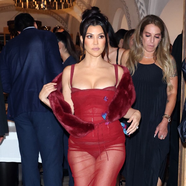 El extravagante vestuario de las Kardashian en la preboda de su hermana Kourtney en Portofino