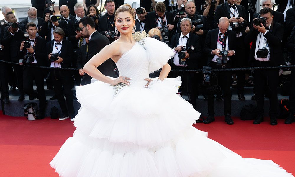 Los vestidos más impresionantes con los que las 'celebrities' indias han causado sensación en Cannes