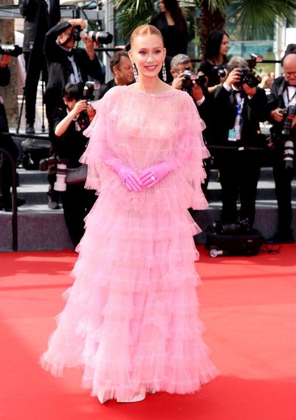 Esta es la invitada veinteañera de Cannes con el vestidor más impresionante  de la temporada