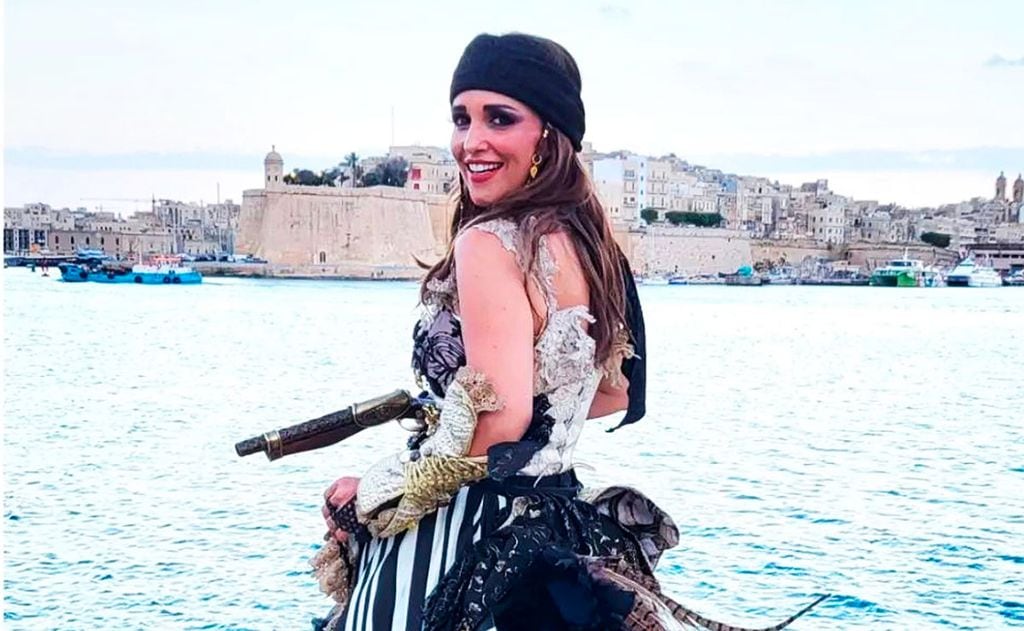 Paula Echevarría, irreconocible, se transforma en la protagonista de 'Piratas del Caribe' por un día