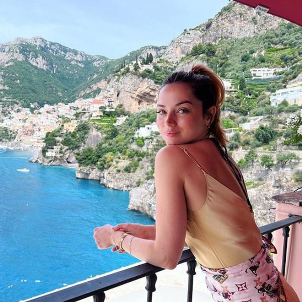 Ana de Armas arrasa con las fotos en bikini de sus misteriosas vacaciones en Italia