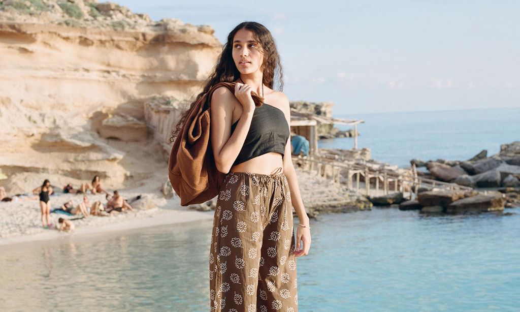El plan B para cuando no quieras llevar vaqueros son estos pantalones  estampados y cómodos - Foto