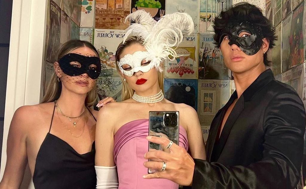 Gigi Hadid arrasa con su look sostenible de diva en el baile de máscaras más glamuroso de Nueva York