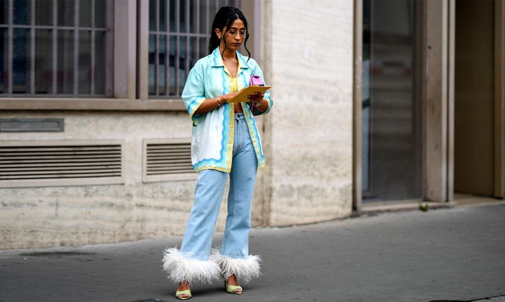 Zuecos y sandalias destalonadas que puedes comprar en rebajas y transforman tus pantalones