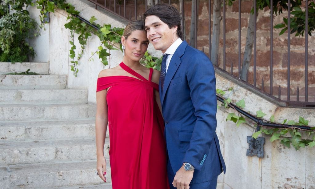 María Pombo acierta de rojo con su vestido de inspiración griega