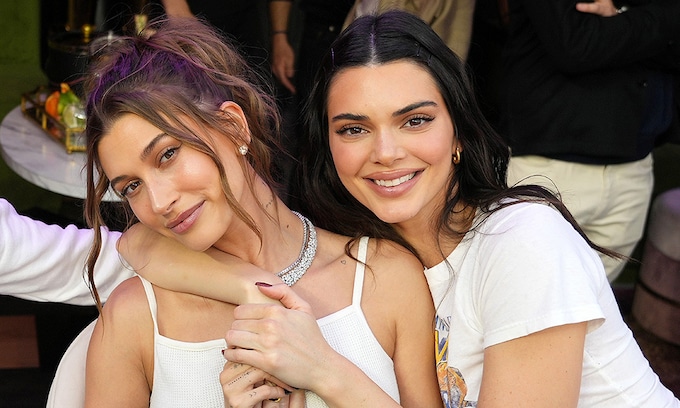 Hailey Bieber y Kendall Jenner