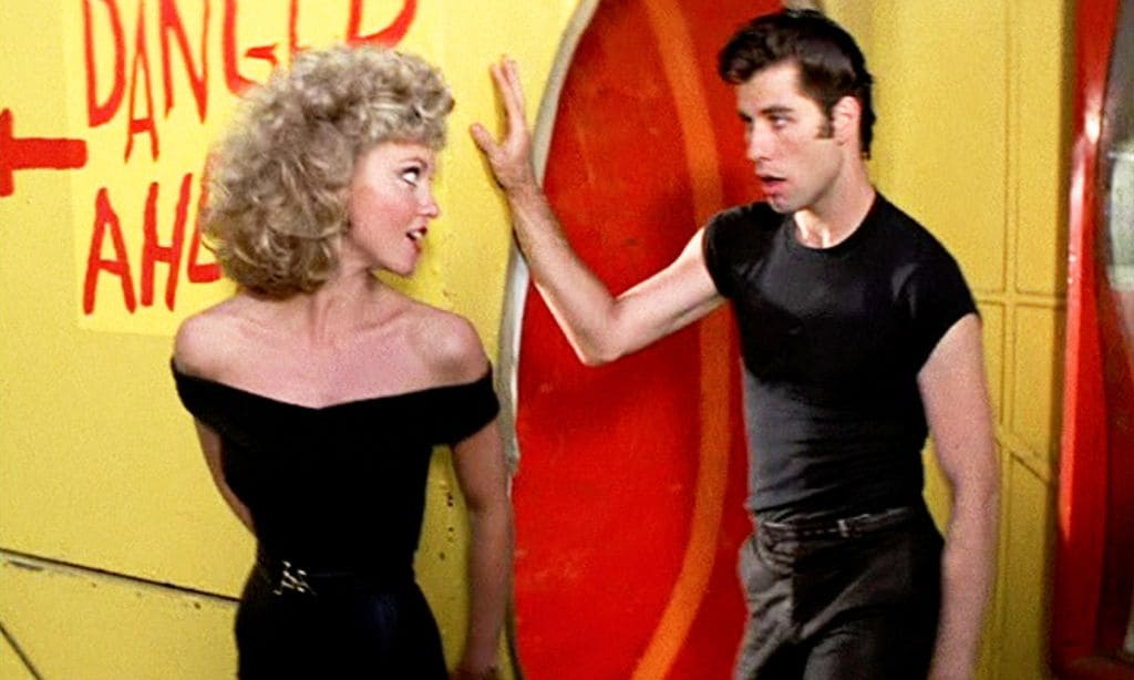 Cómo 'Grease' hizo historia en la moda: los looks de la película que son tendencia hoy