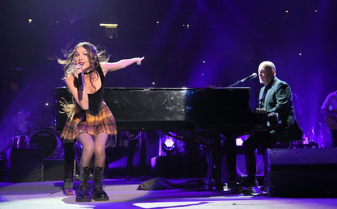 La historia del corsé de terciopelo que Olivia Rodrigo ha estrenado en su concierto más especial