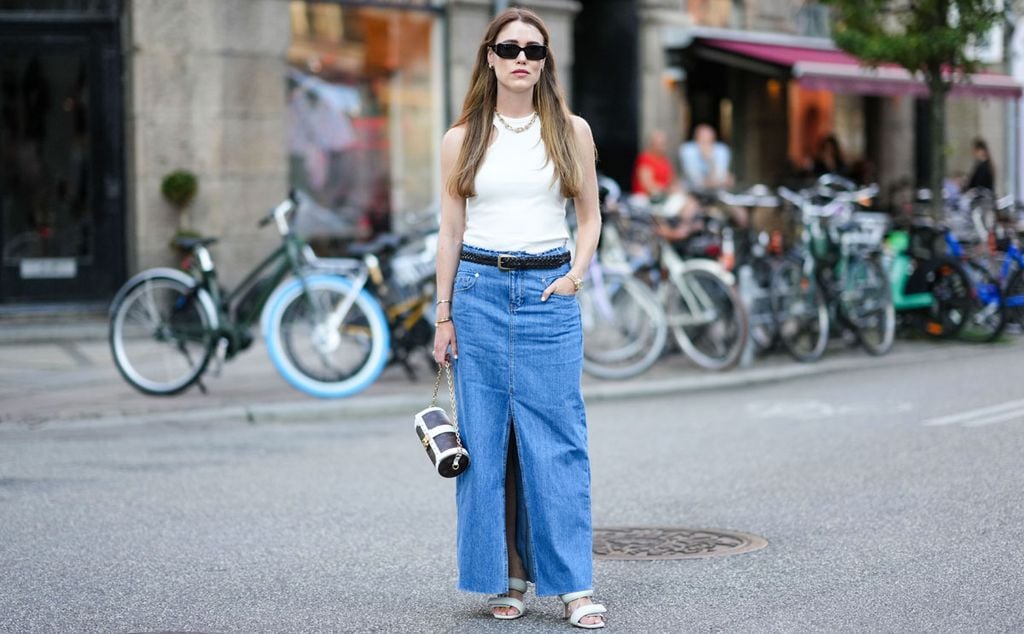 Con americana para trabajar y con 'cropped top' para ir de festival: estrena la 'rentrée' con una falda larga