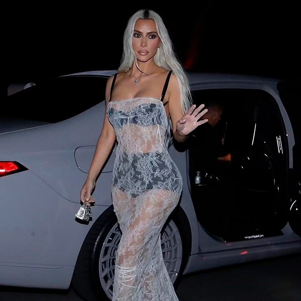 Kim Kardashian rescata un vestido lencero de los años 90 para su fiesta de cumpleaños
