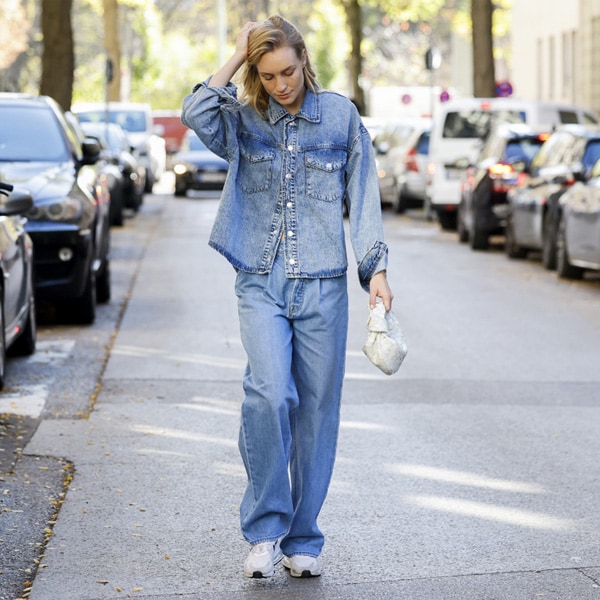 Guía FASHION para combinar los 'dad jeans' con los zapatos y zapatillas más cómodos del invierno