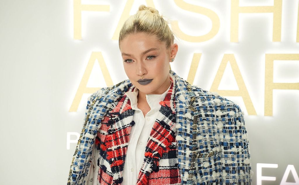 Gigi Hadid se suma a la fiebre del 'tweed' con una versión de lo más innovadora